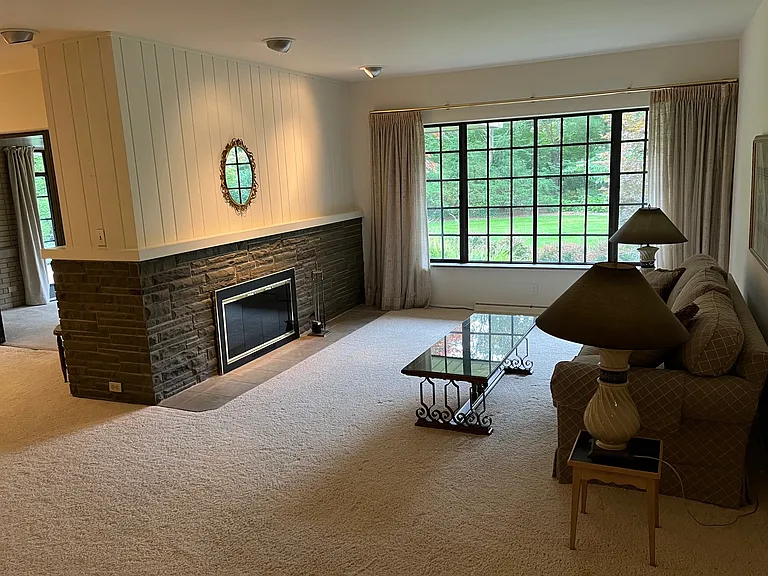 1413 Crescent Dr — Photo 3