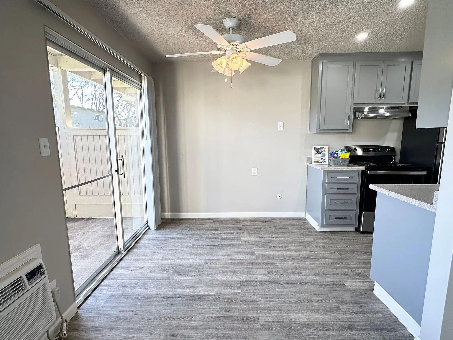 Sahara Apartments — Photo 2