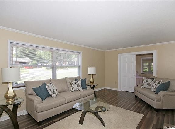 4th image of 533 Virginia Ave