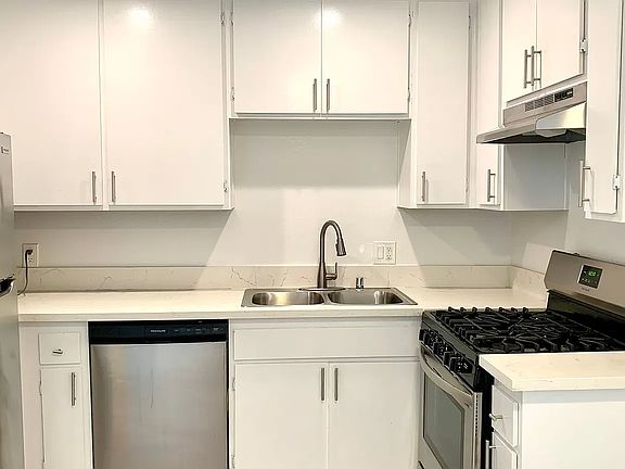 4th image of 2723 Abbot Kinney Blvd #309