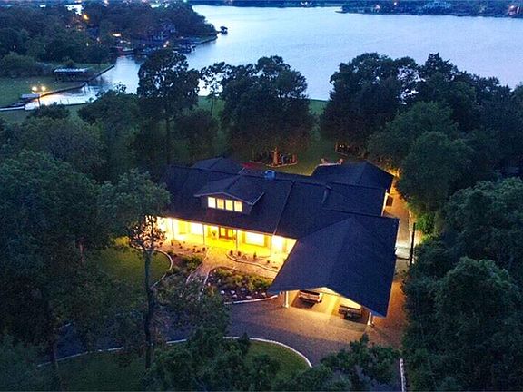 2nd image of 307 Lakeshore Dr