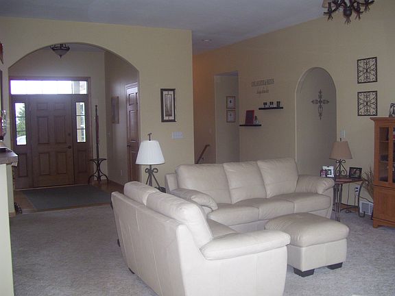 View into Foyer from GR