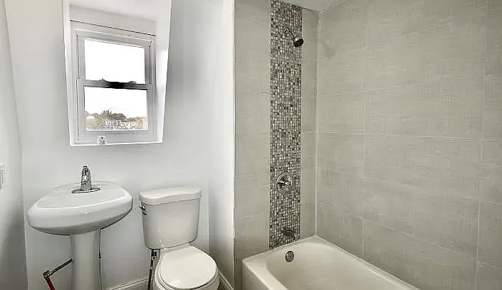 67 Clerk St #2 — Photo 6