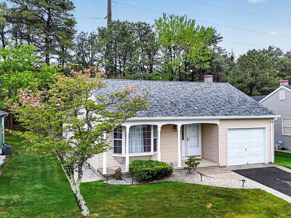 152 Pulaski Blvd, Toms River, NJ 08757