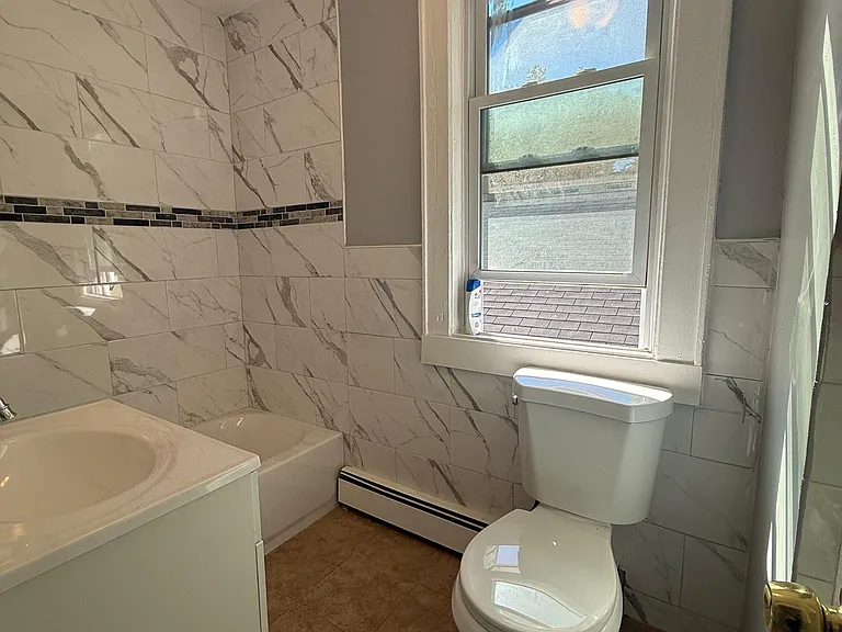 118 Maple Ave — Photo 2