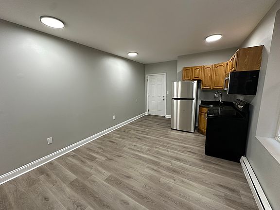 2nd image of 1722 Memorial Ave #2R