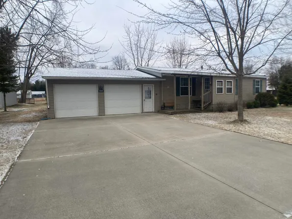 110 Baehr St, Cecil, WI 54111