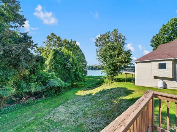 881 Riverview Dr, Golden Eagle, IL 62036