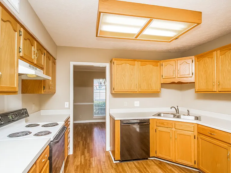1215 Cedarbend Dr — Photo 6