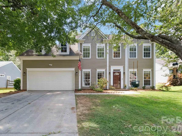 8914 Raven Park Dr, Charlotte, NC 28216