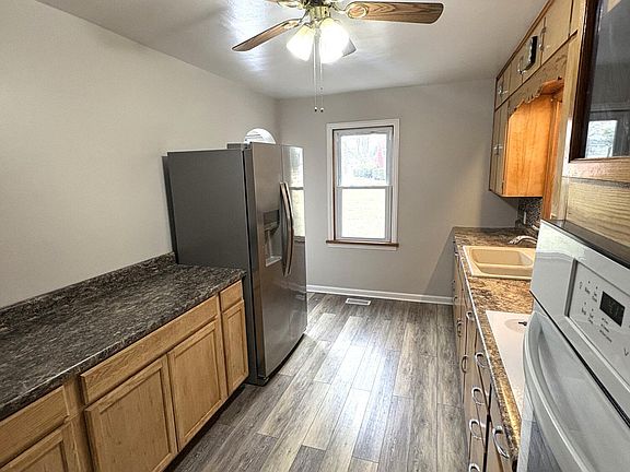 4th image of 327 W North Ave