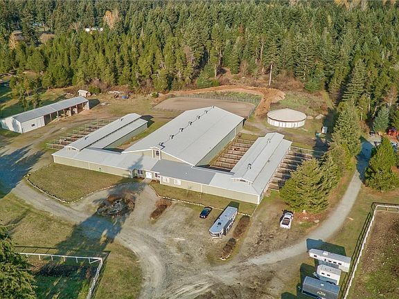 Unrivaled boarding/training facility in the heart of Yelm offers 20 acres of wooded property behind for the ideal hack to the hi