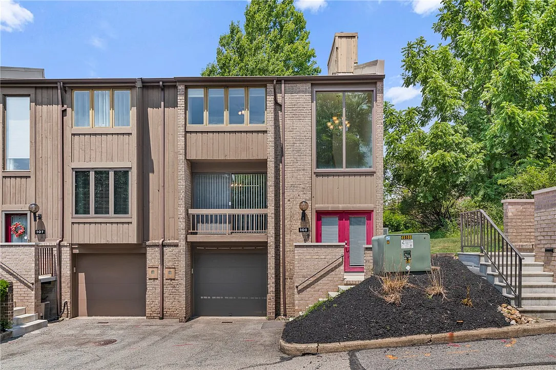 108 Locust Ct photo 1