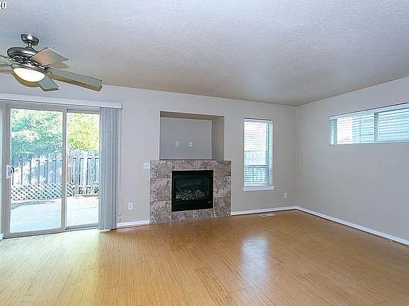 3 bed, 2.5 bath, 1441 sqft, $2,400 — Photo 3