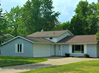 20732 Pineview Cir, Strongsville, OH
