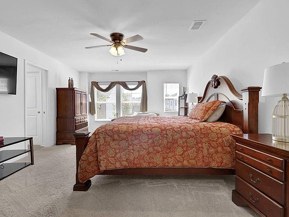 3rd image of 1147 Lossie Way