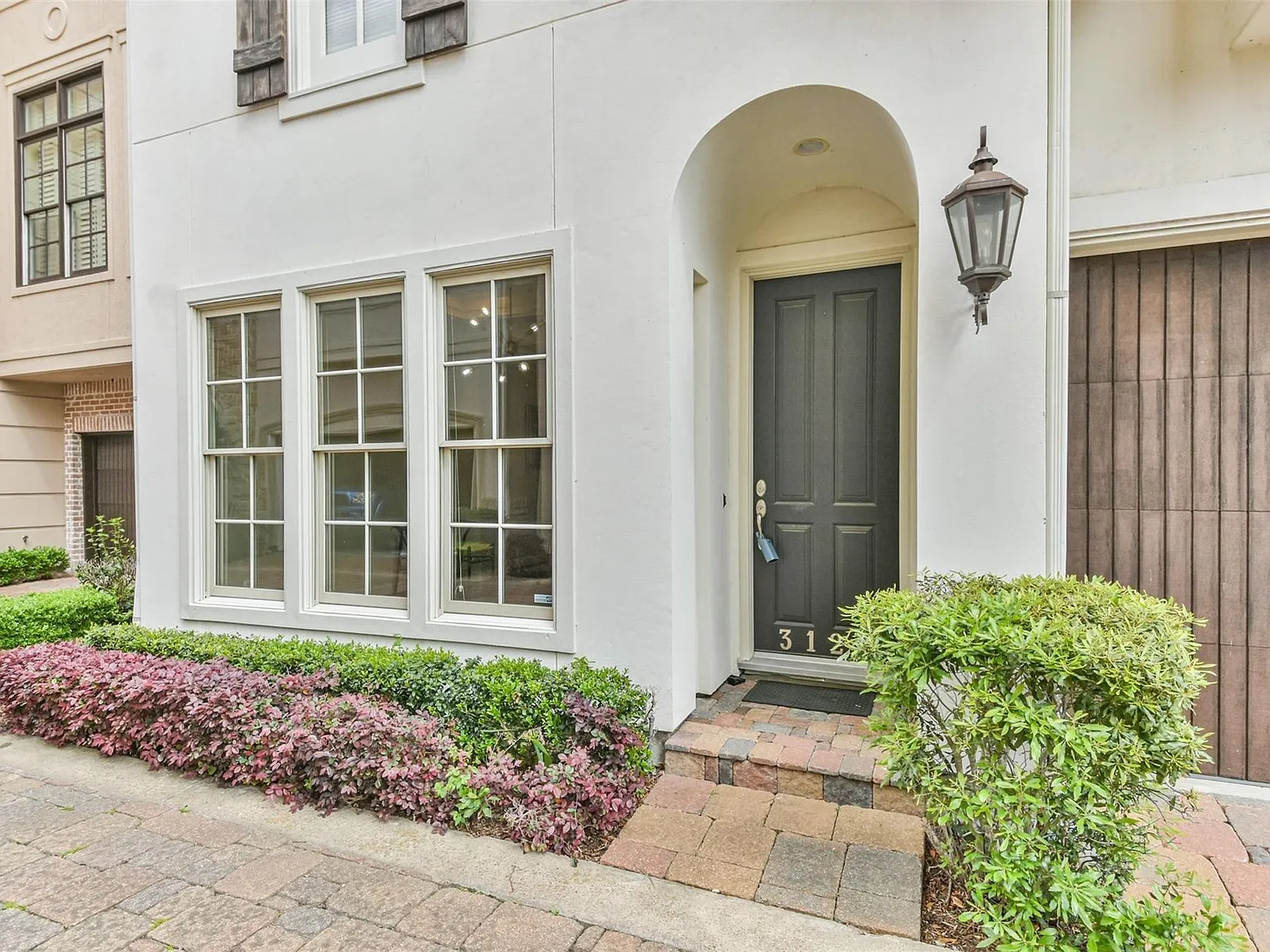 4 bed, 3.5 bath, 3222 sqft, $3,900 — Photo 2