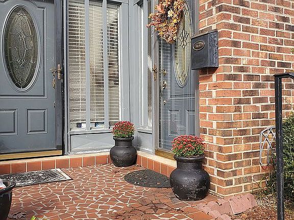 2nd image of 22 Briarglen Pl