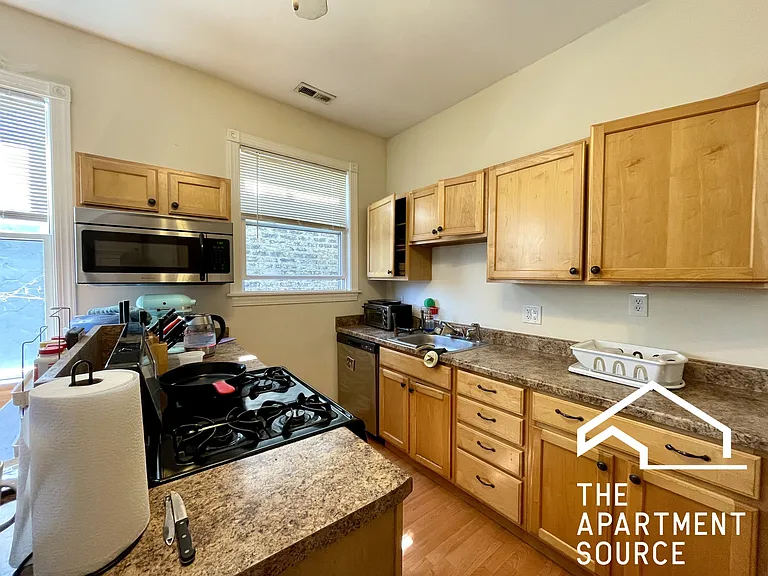 2223 N Sawyer Ave #2R — Photo 2