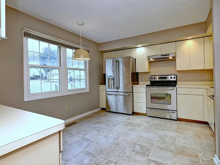 194 Glengarry Rd #194 — Photo 3