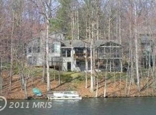 2022 Upper Lake Dr, Reston, VA 20191