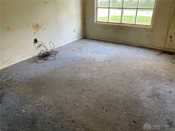 5th image of 1833 Drake Dr
