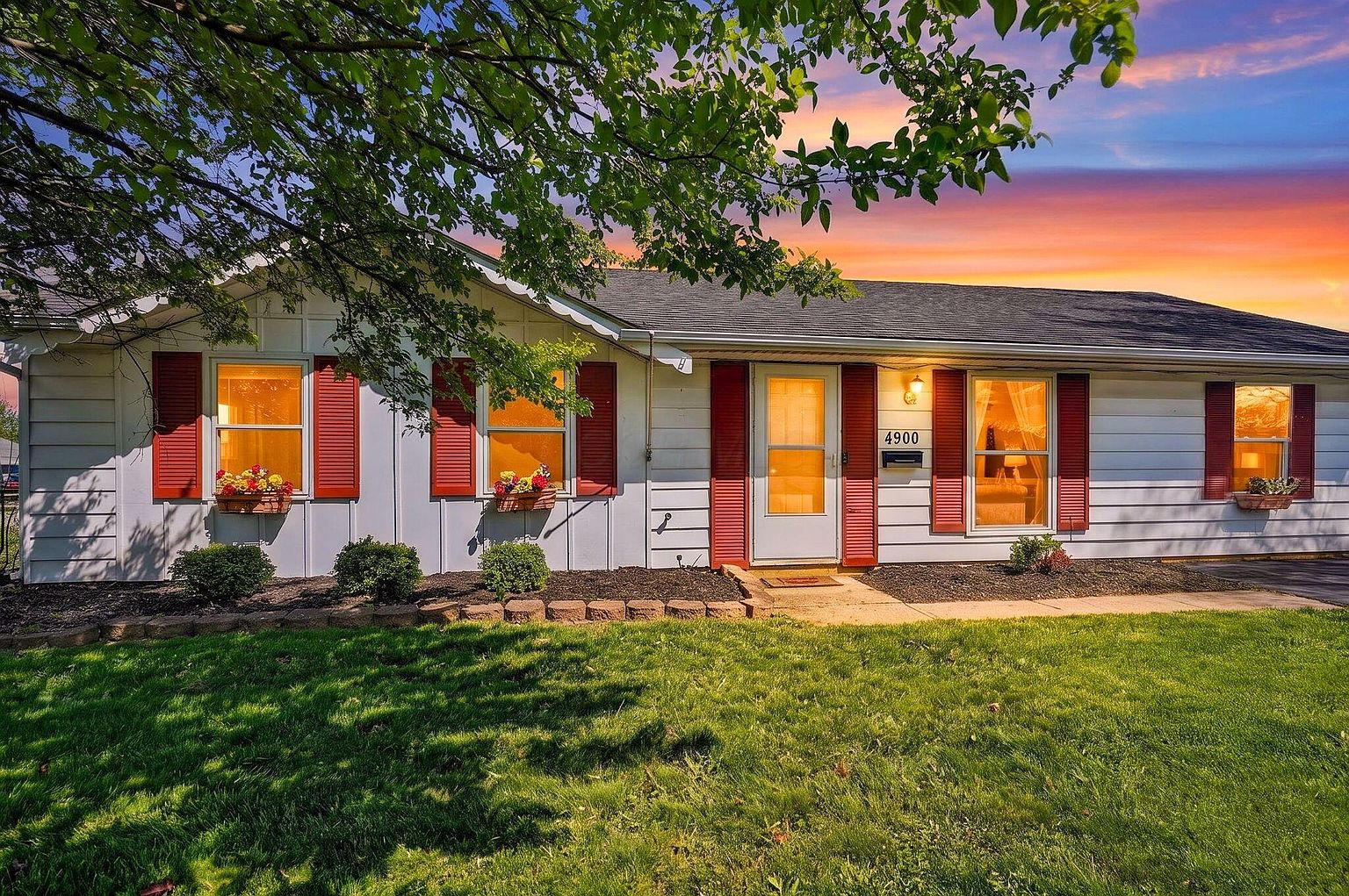 Listing photo 2 for 4900 Root St