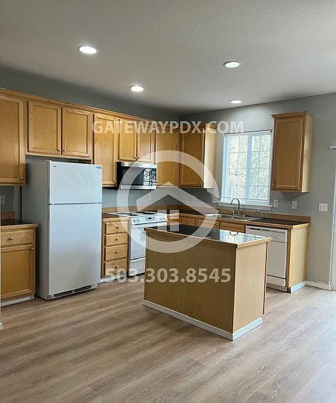 15835 SW Blackstone Dr — Photo 3