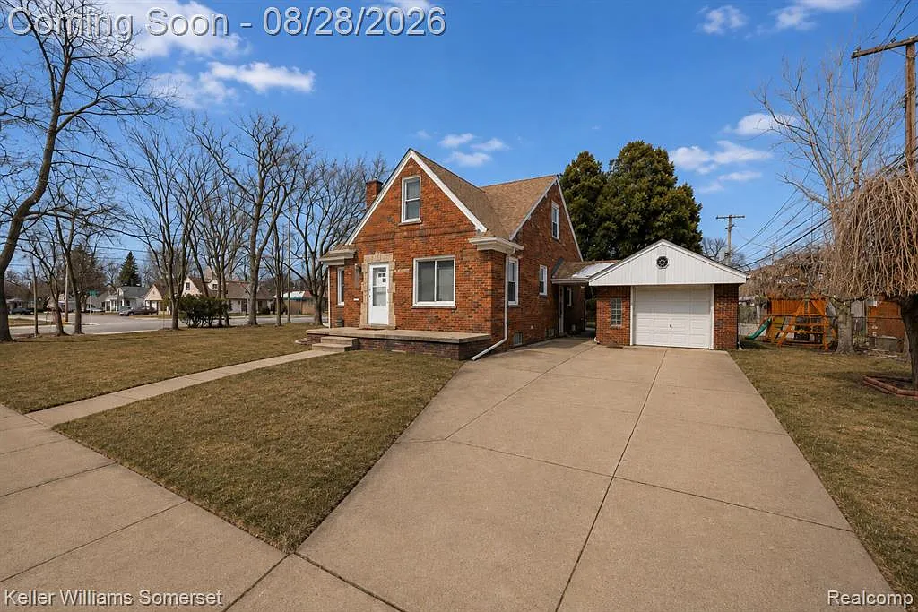 4 bed, 2.0 bath, 2547 sqft, $2,150 — Photo 2