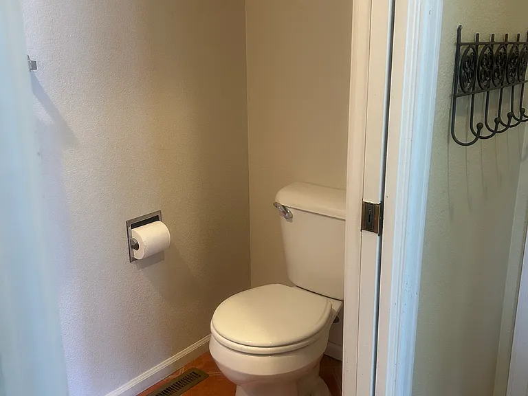 1325 N Ford St — Photo 8