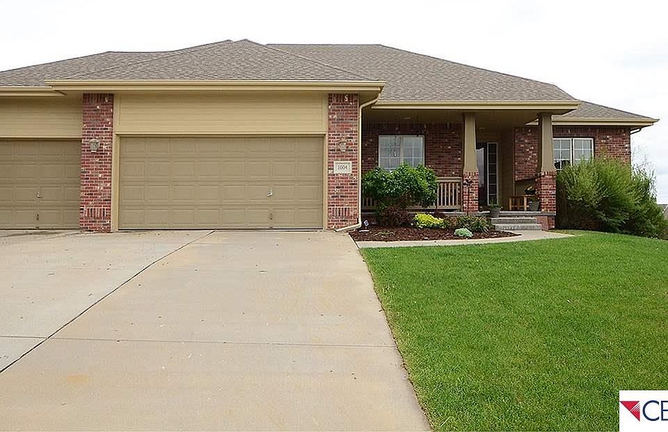1st image of 1004 Lake Vista Dr