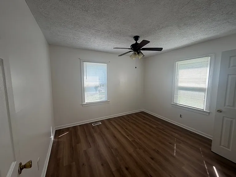 1307 E Moody Ave — Photo 5