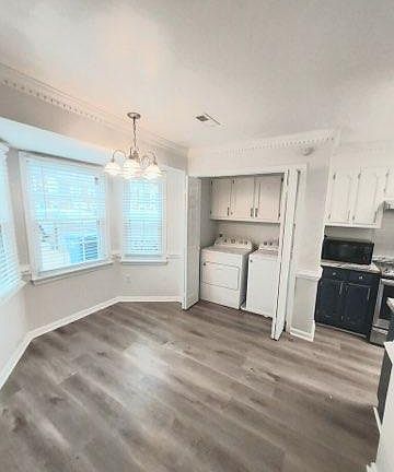 Kitchen nook with washer and dryer