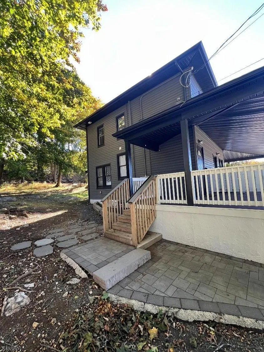 2 bed, 1.0 bath, $2,100 — Photo 4