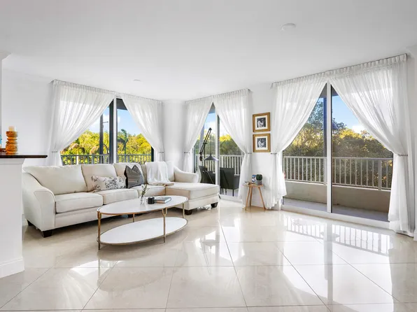 700 E Boynton Beach Boulevard #202, Boynton Beach, FL 33435