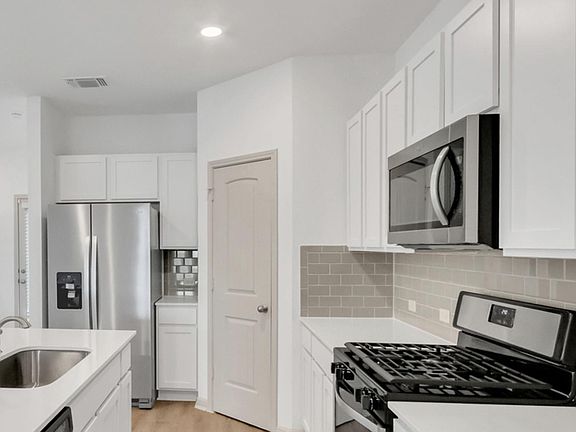 4th image of 122 Sweetwater Creek Ln