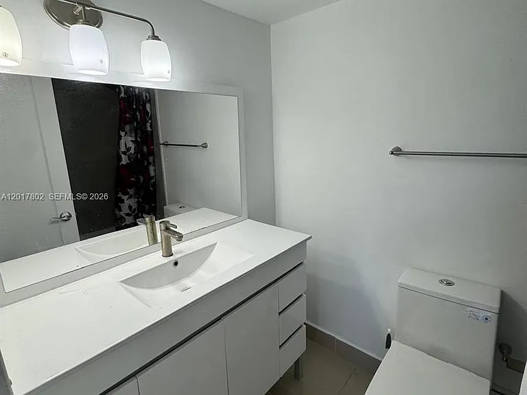 2020 NE 135th St #303 — Photo 10