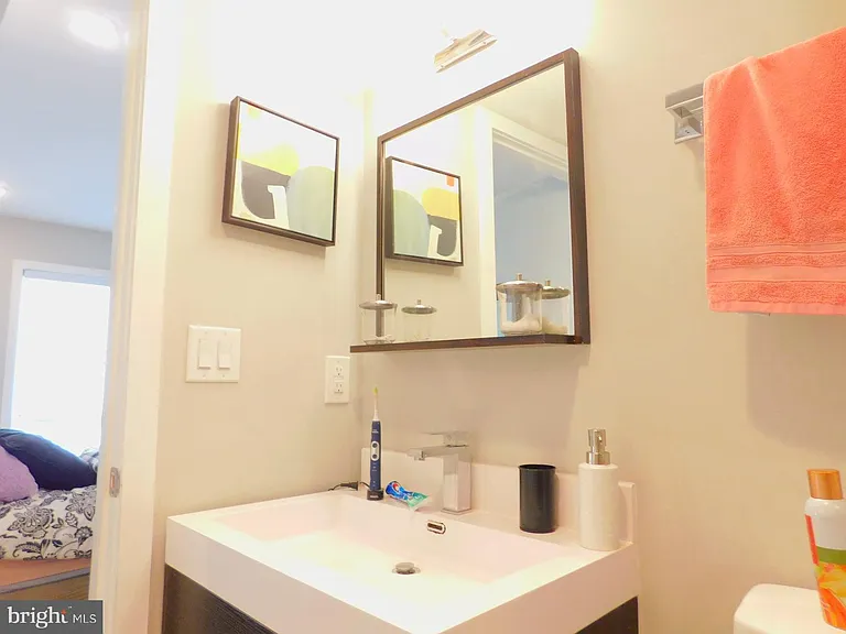 922 N 17th St #26-F — Photo 24
