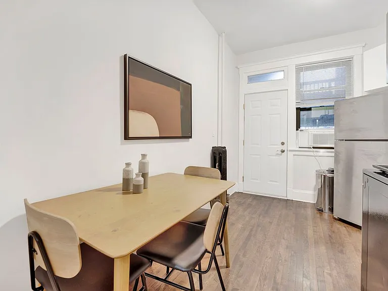 1004 W Dakin St #1 — Photo 4