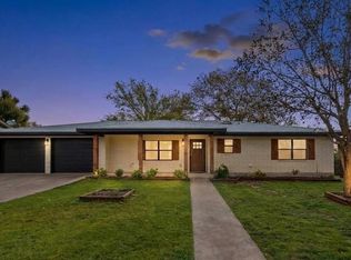 1009 N Avenue D, Fredericksburg, TX 78624