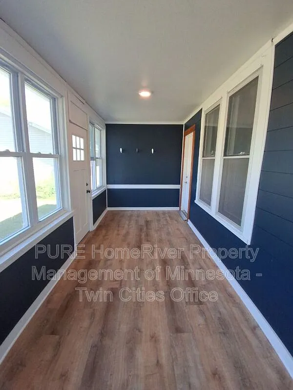 2 bed, 1.0 bath, $1,400 — Photo 3