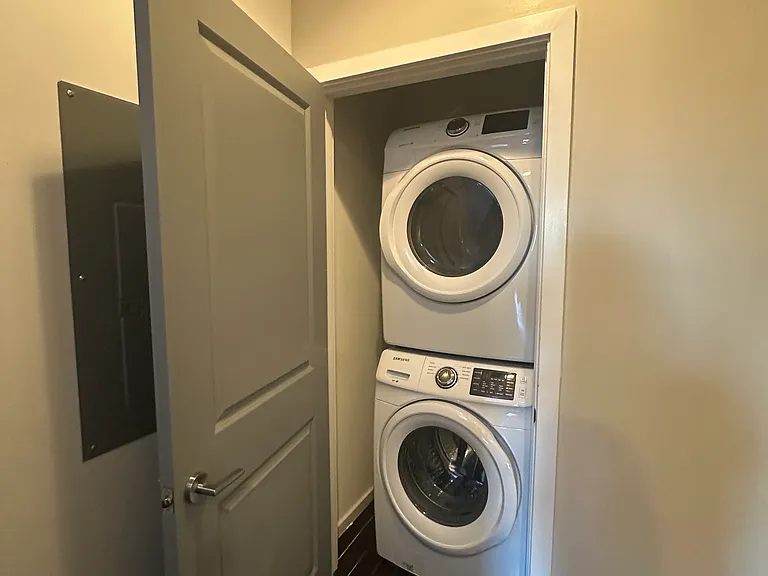 811 N Franklin St #302 — Photo 9