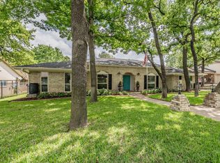 2872 Winterhaven Dr, Hurst, TX 76054