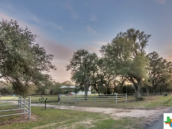 1231 Bischoff Rd, Inez, TX 77968