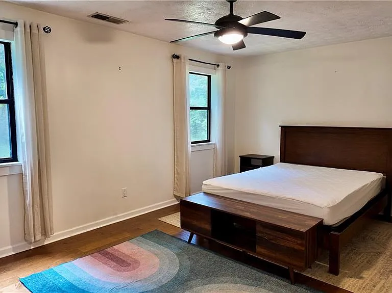 947 Lake Dr — Photo 11