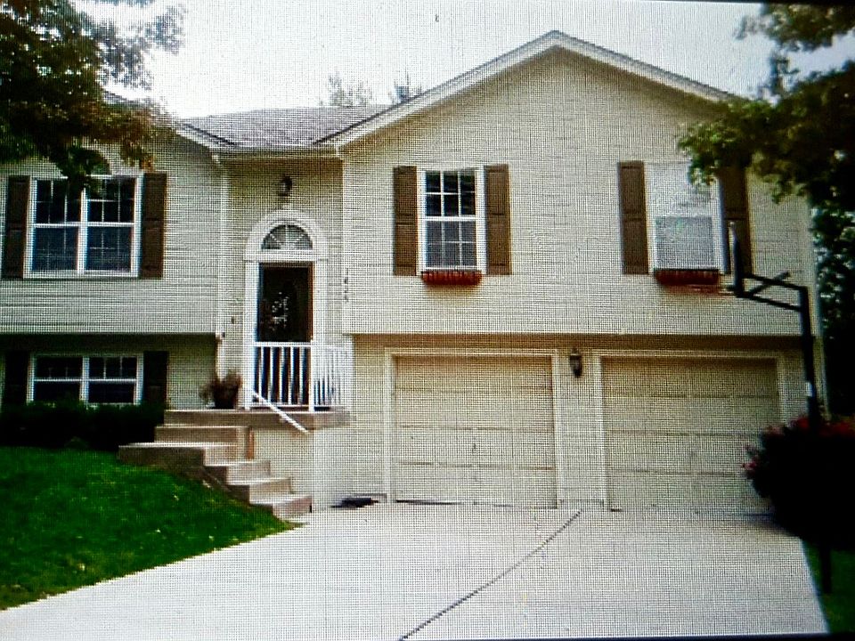 1st image of 1025 SE Steeple Dr