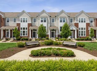 877 Lewisburg Ln #877, Aurora, IL 60504