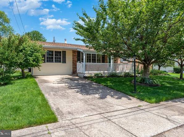 1218 Mitchell Dr, Mechanicsburg, PA 17050