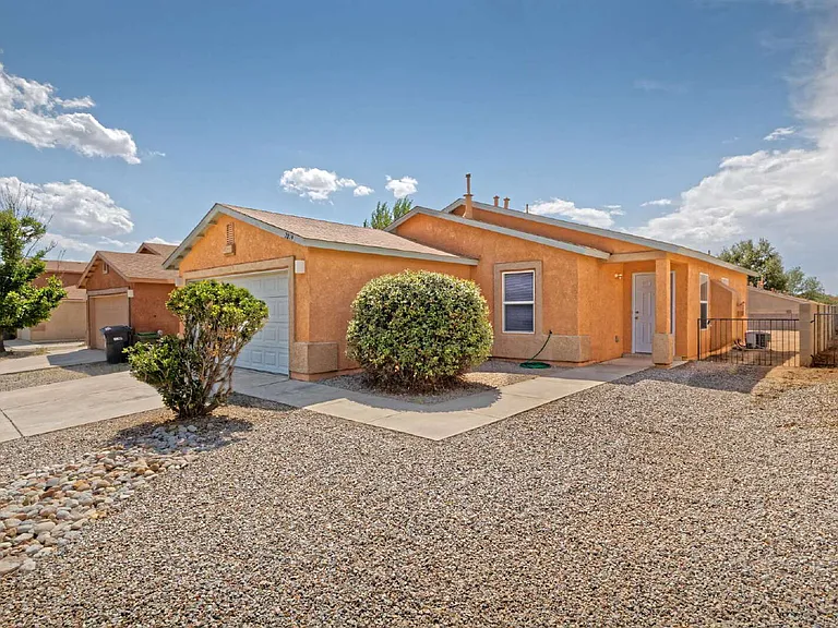 2819 Solano Del Sol Dr NE — Photo 2
