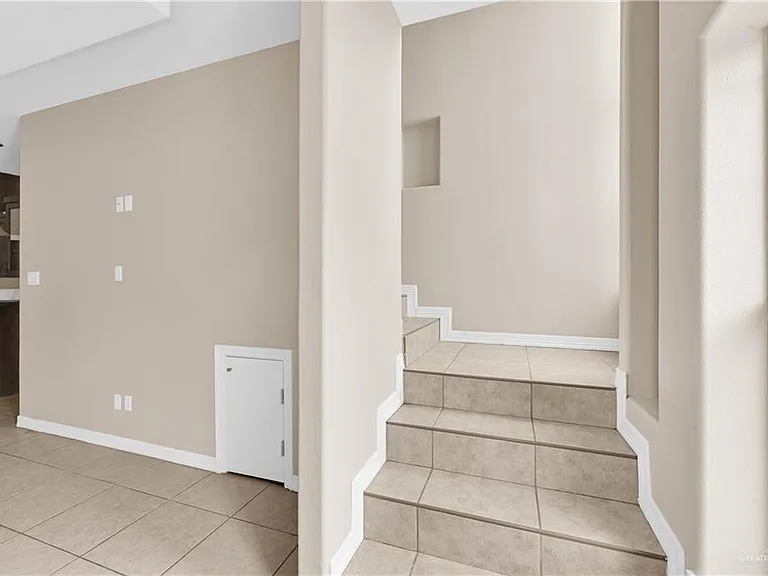 3700 S Embassy Ave #3 — Photo 6